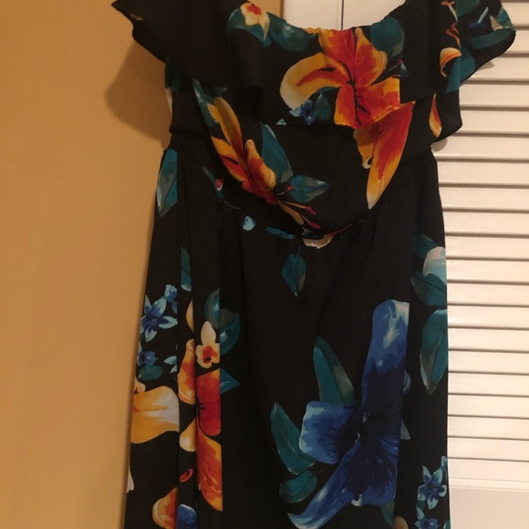 Strapless dress, Ruffles, Flowers, Pockets -love!! - Picture 5 of 6